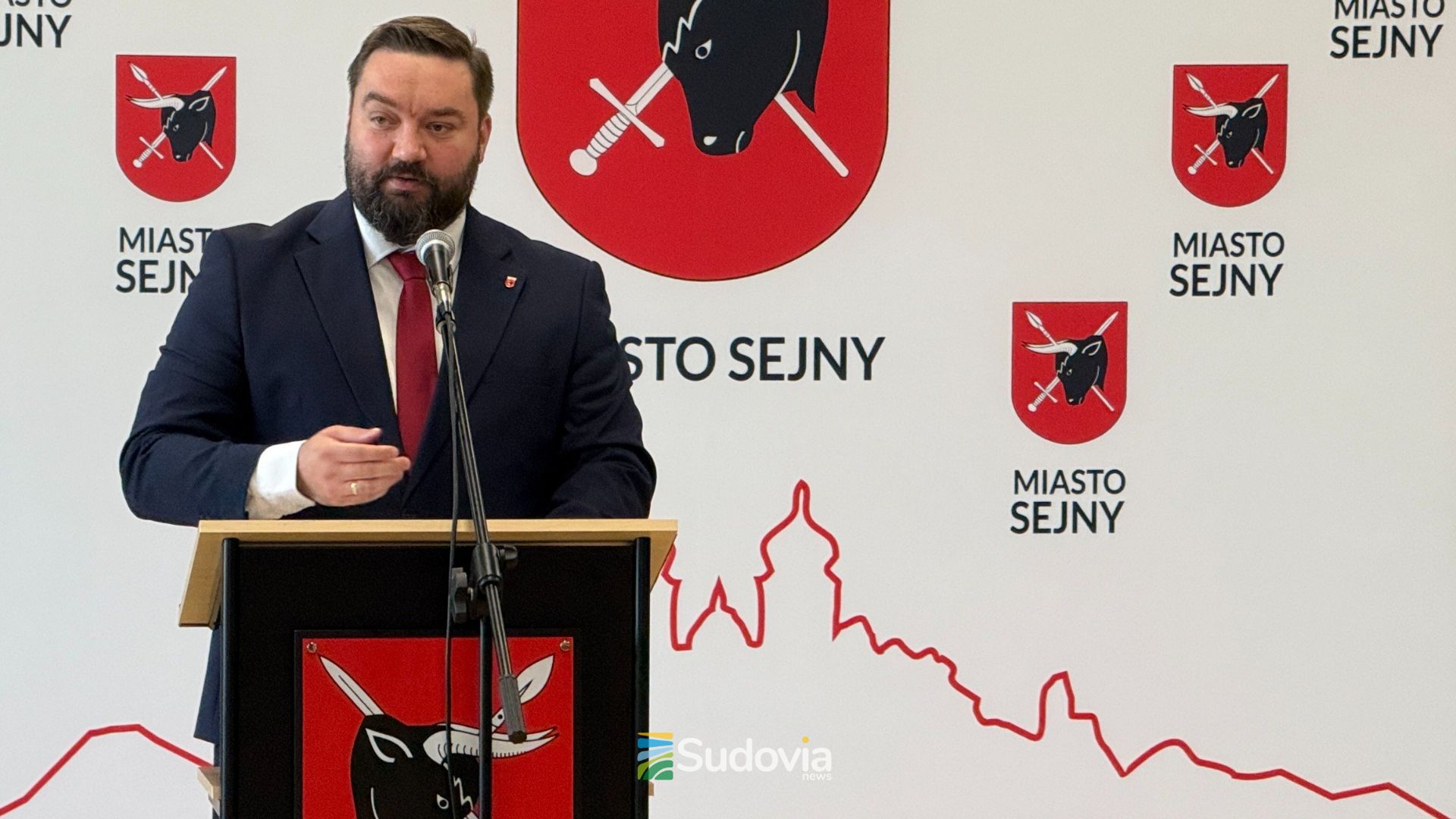 XV sesja Rady Miasta Sejny - na zdjęciu Burmistrz Dorian Krause