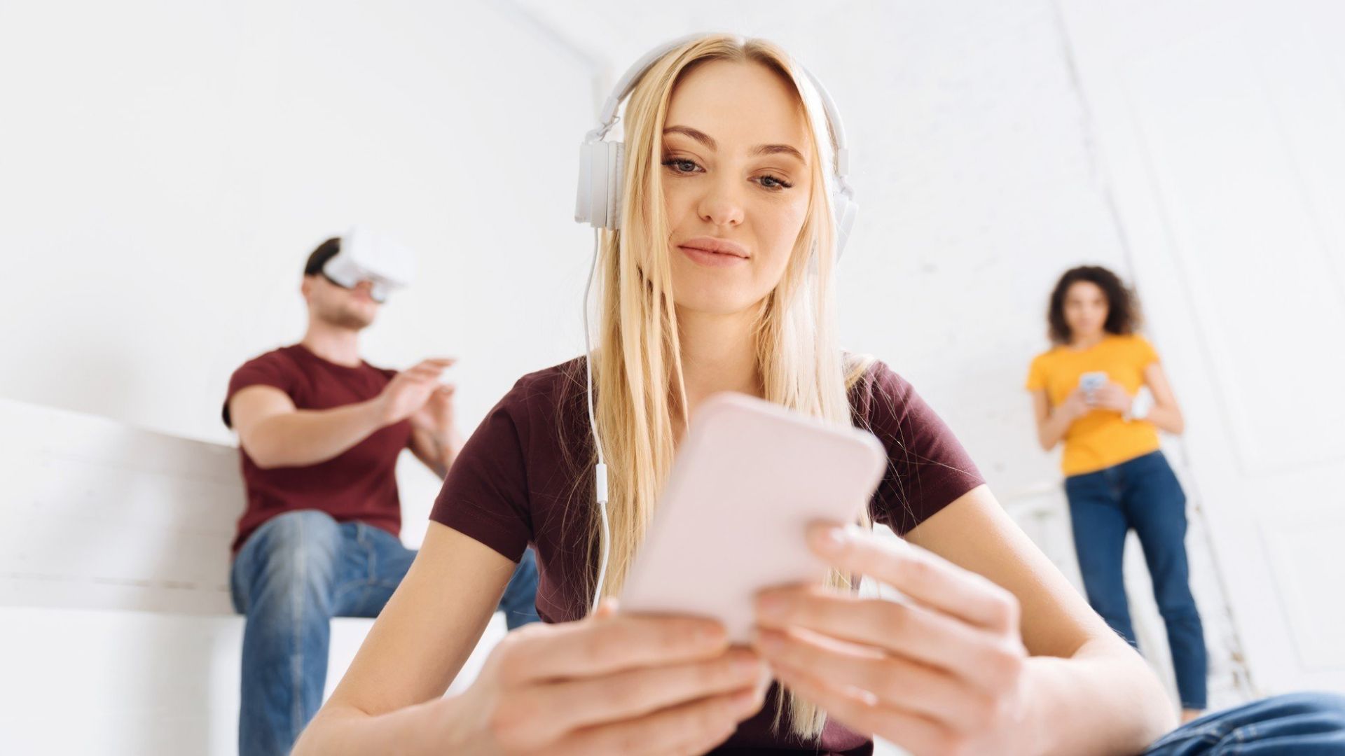 Internet w Polsce w 2025 roku. Najnowsze dane o użytkownikach i przedsiębiorstwach