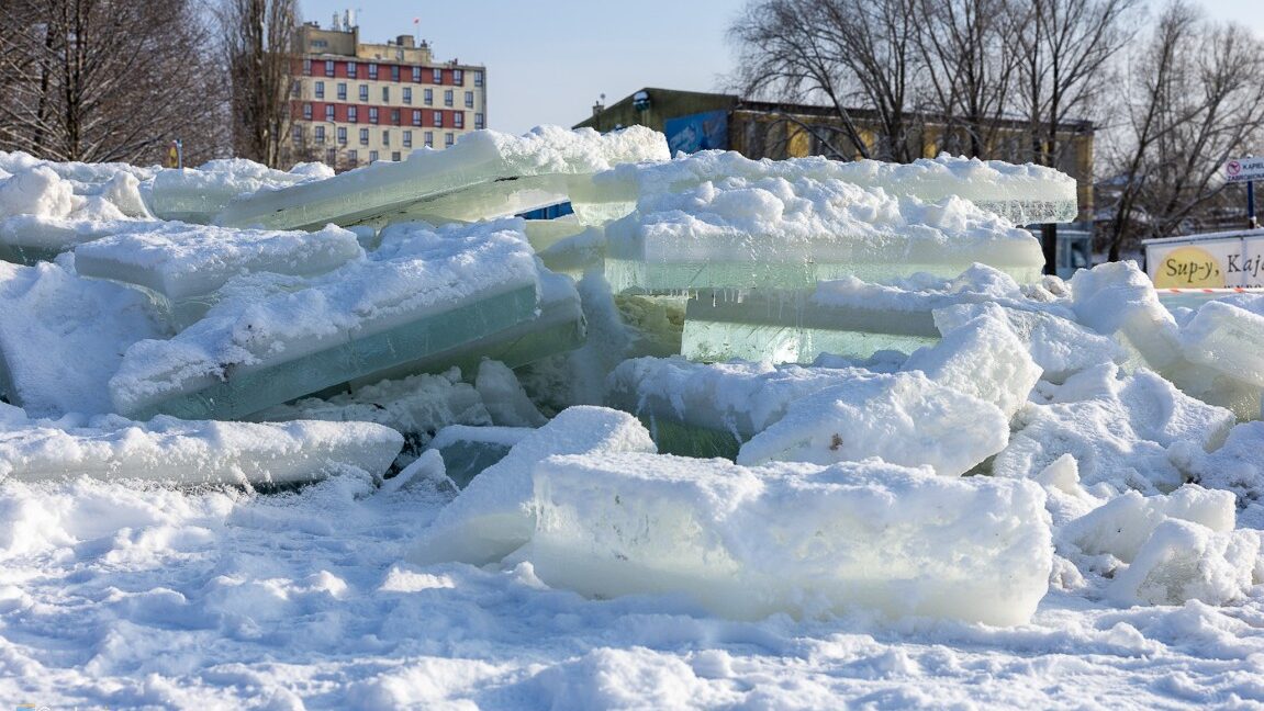 Lód z Zalewu Arkadia w Suwałkach