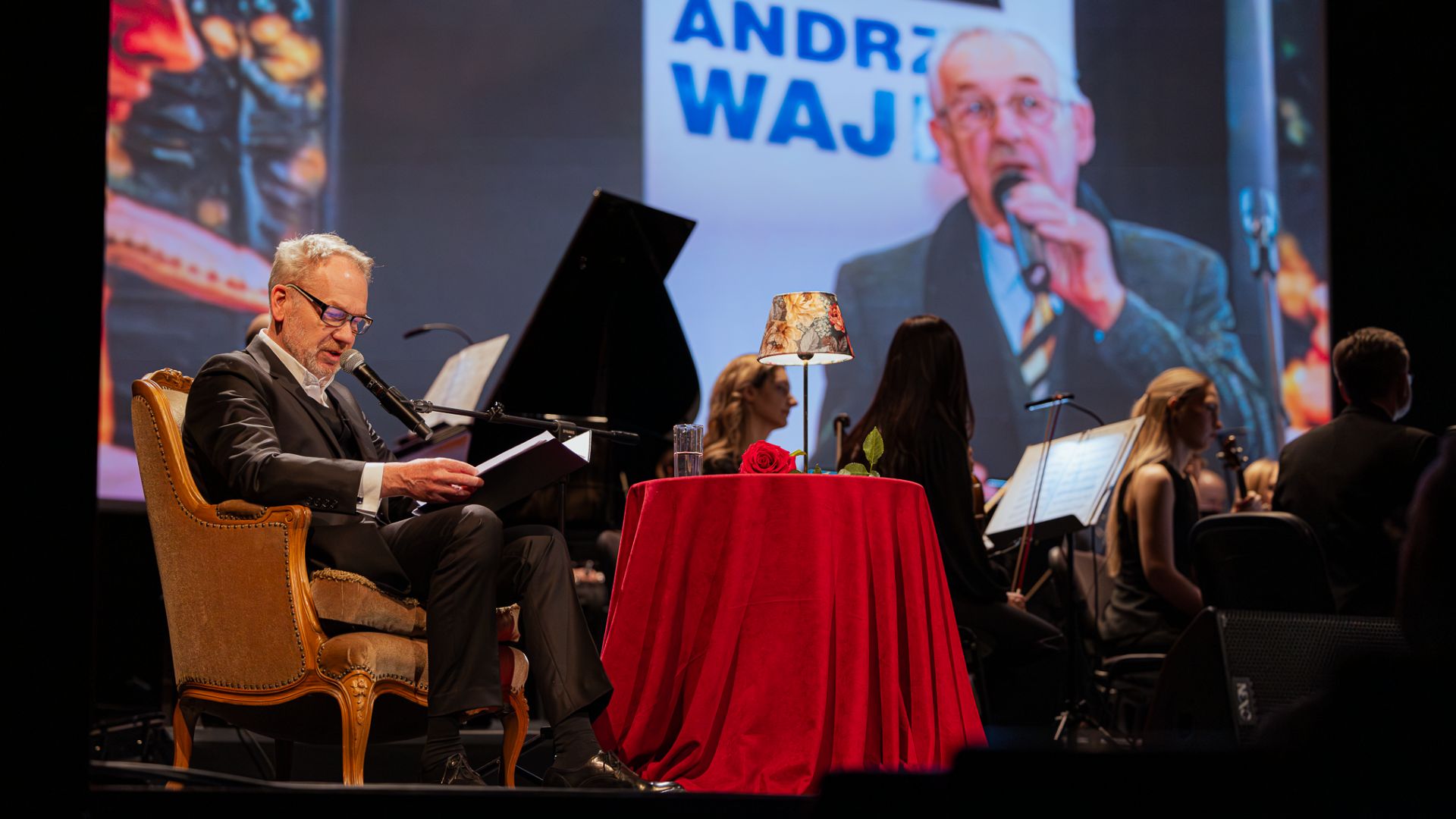 Koncert muzyki filmowej Andrzeja Wajdy w Suwałkach. Wyjątkowy wieczór z Mirosławem Baką